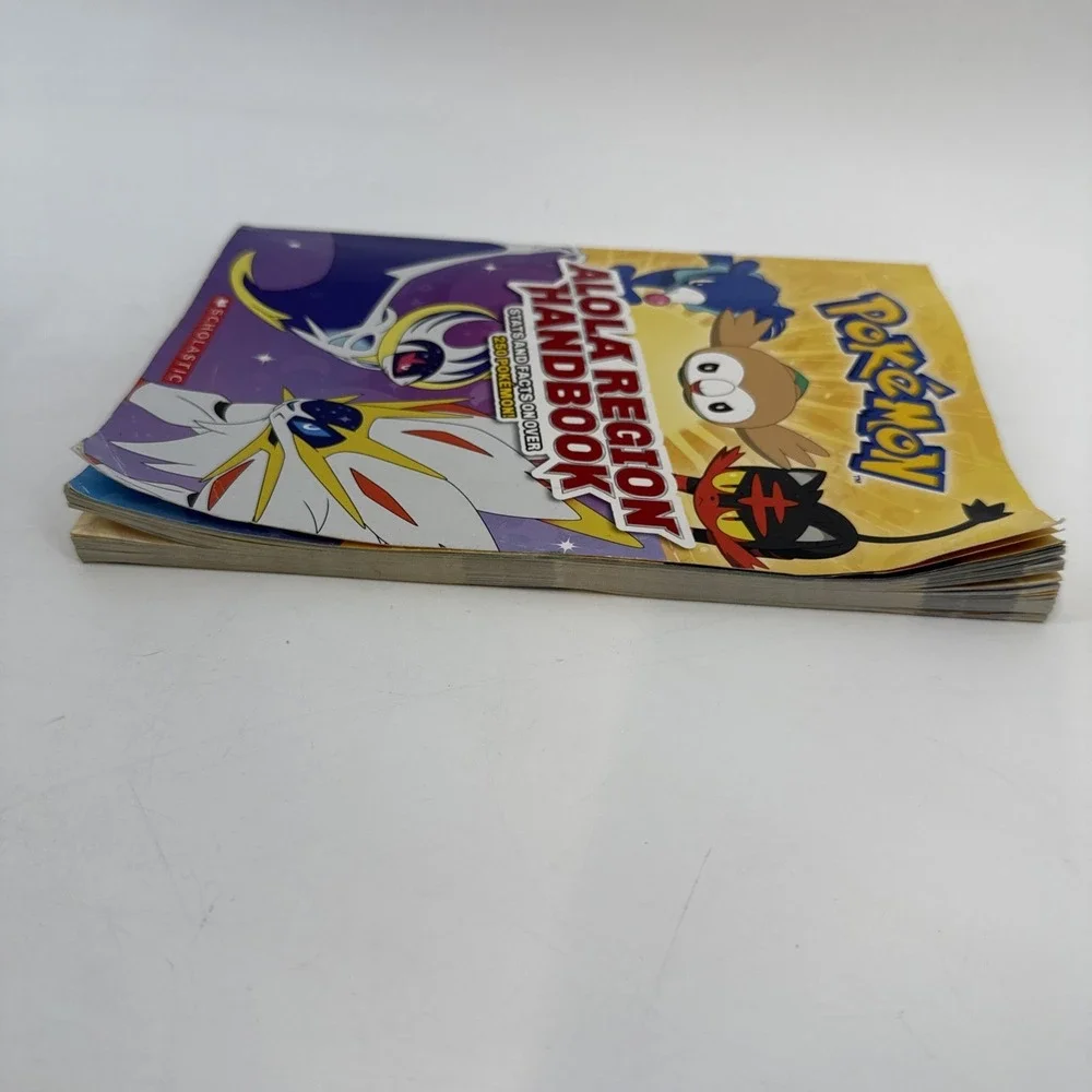 Pokémon: Alola‎ Region Handbook, Stats and Facts on Over 250 Pokemon - Paperback